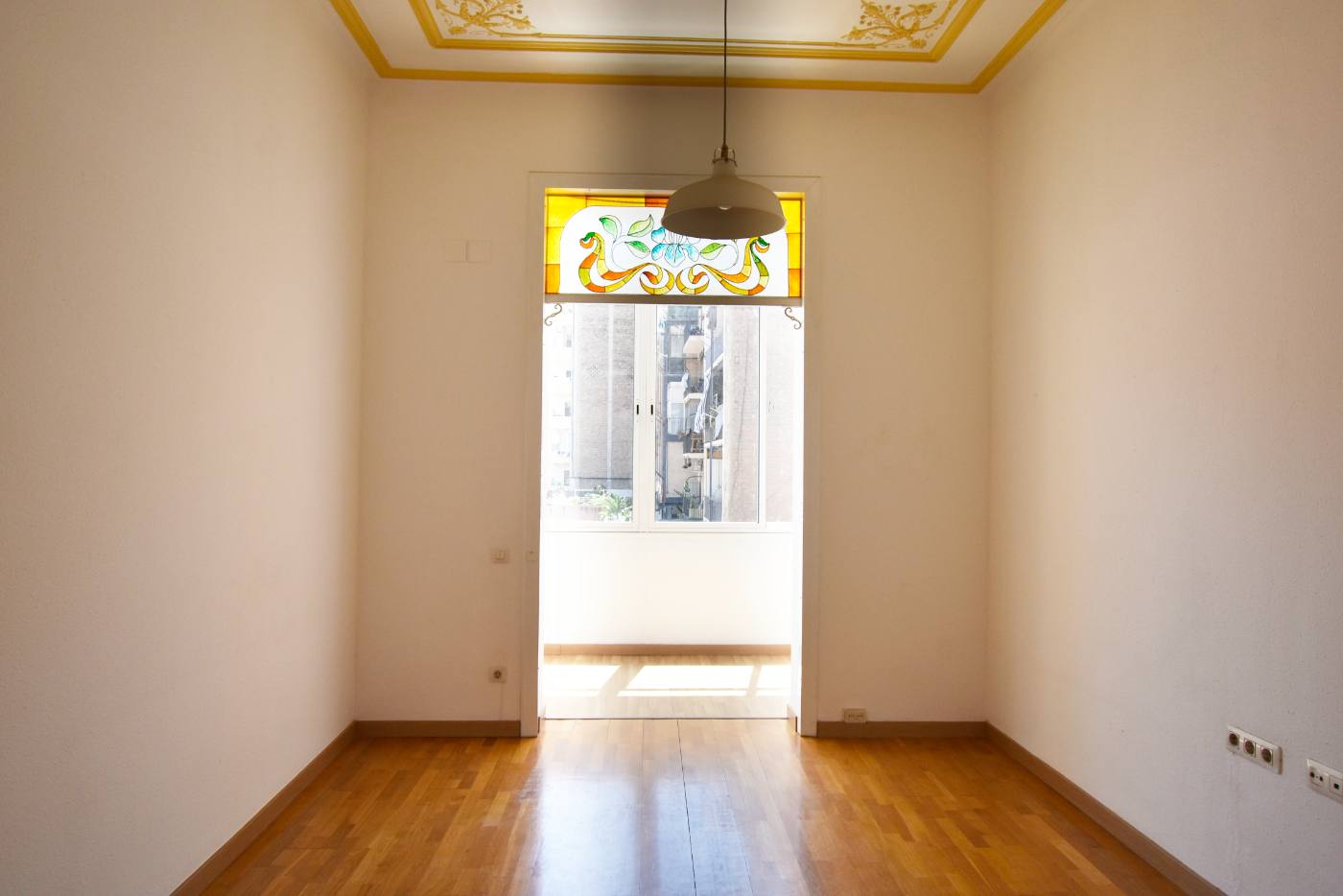 Elegante piso en venta en Sant Antoni, junto a Plaça Universitat, Barcelona, San Antoni, Barcelona, foto 1