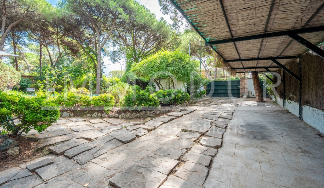 Screenshot 2022-11-07 at 13-07-49 Casa o chalet independiente en venta en paseo marina 12 s_n La Pineda Castelldefels — idealista