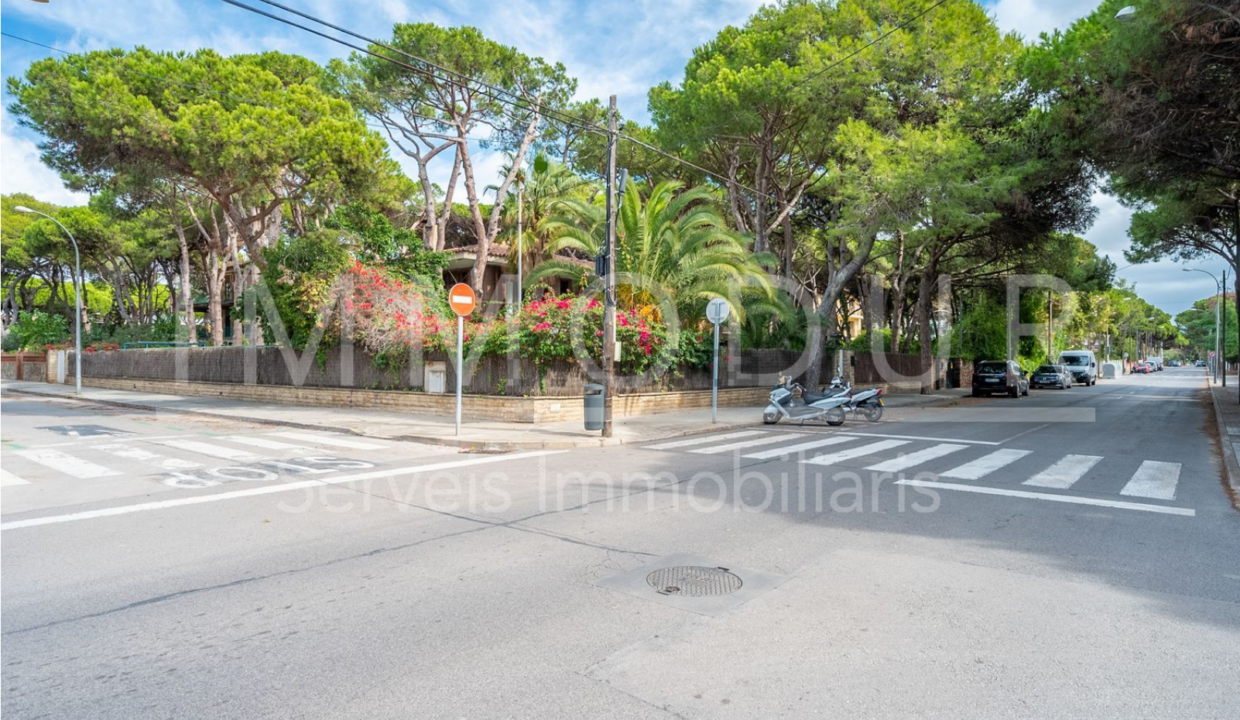 Screenshot 2022-11-07 at 13-07-54 Casa o chalet independiente en venta en paseo marina 12 s_n La Pineda Castelldefels — idealista