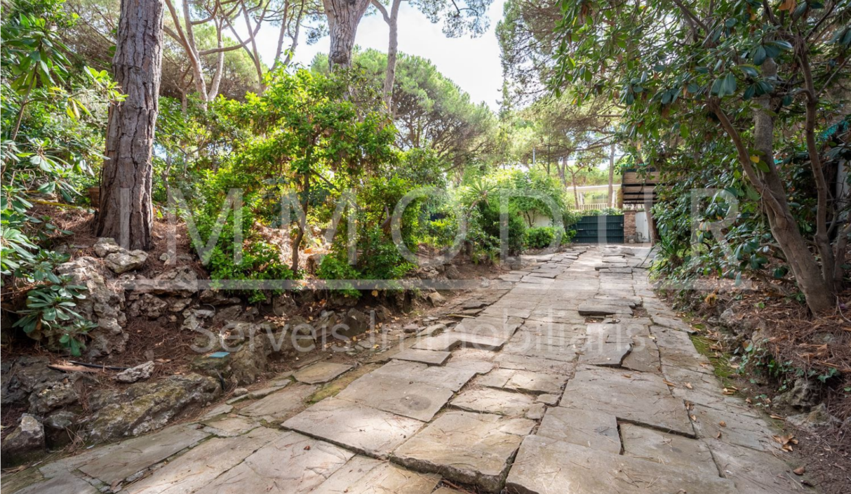 Screenshot 2022-11-07 at 13-09-43 Casa o chalet independiente en venta en paseo marina 12 s_n La Pineda Castelldefels — idealista