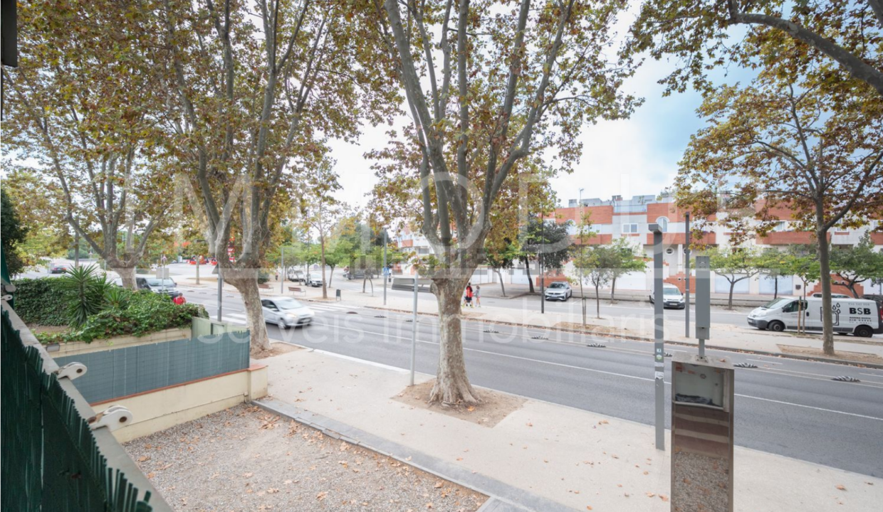 Screenshot 2022-11-07 at 13-15-58 Alquiler de Piso en avenida de la Pineda s_n Can Bou Castelldefels — idealista